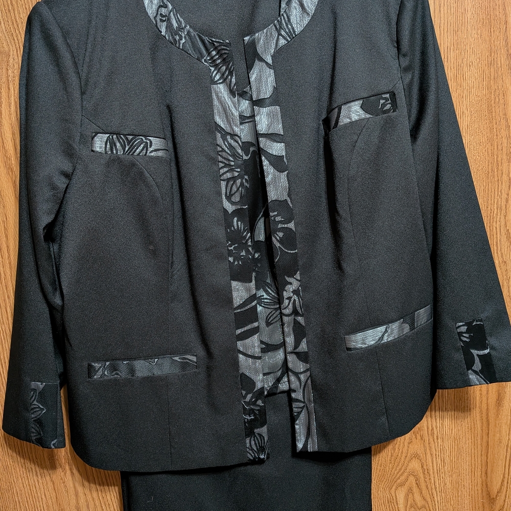 Elegant Black Women's Jacket with Floral Accents